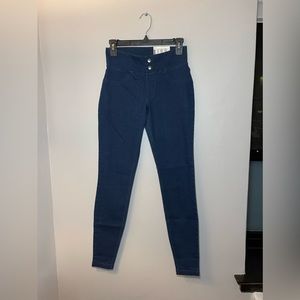 NWT Hue Leggings in Denim Wash